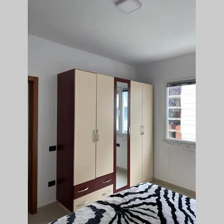 Super 100m2 2 Sovrum アパート