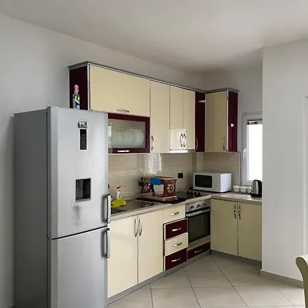 Leart Apartment 100m2 2 sovrum * Shëngjin
